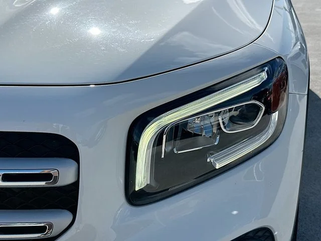 Used 2021 White Mercedes-Benz GLB 250 image 30