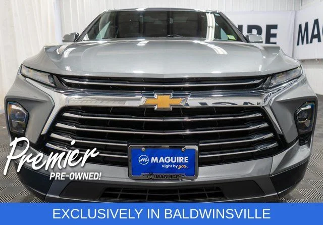 Used 2023 Gray Chevrolet Premier image 3