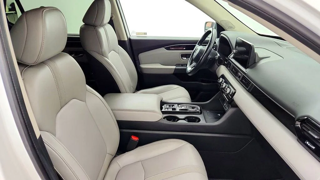 Used 2024 Platinum White Pearl Honda Touring AWD image 26