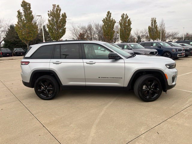 Certified Used 2023 Silver Zynith Jeep Limited image 3