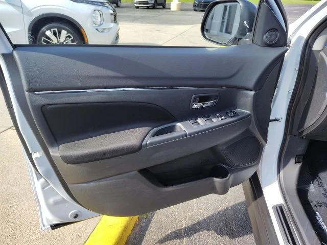 2025 Mitsubishi Outlander Sport ES - Photo 9