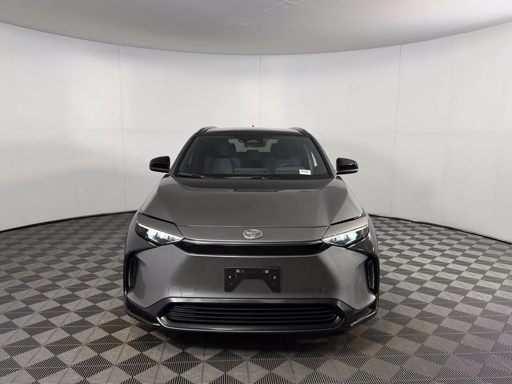 Certified Used 2025  Toyota XLE image 4