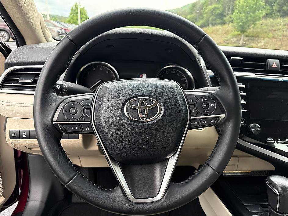 Used 2018 Ruby Flare Pearl Toyota XLE image 13