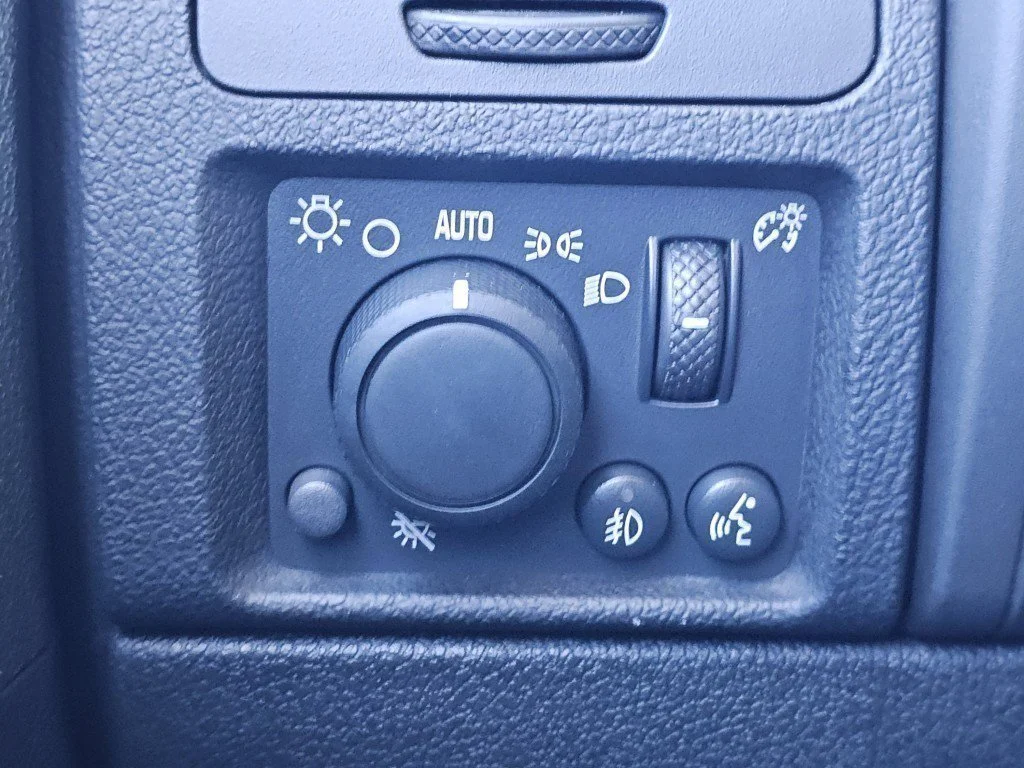Used 2007 Boulder Gray Metallic Hummer Base image 14