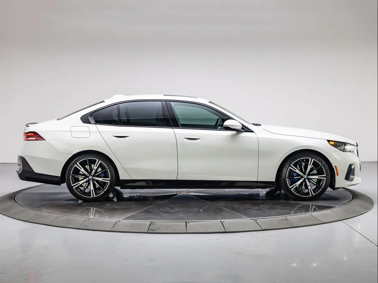 Used 2024 Mineral White Metallic BMW xDrive image 6