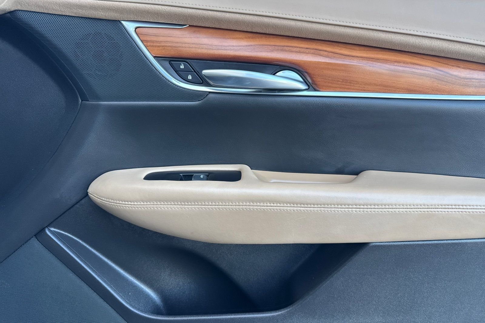 Used 2019 Gray Cadillac Platinum image 19