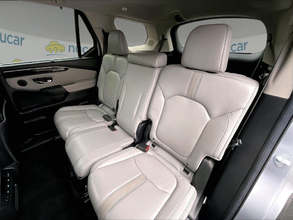Used 2024 Lunar Silver Metallic Honda Touring image 15