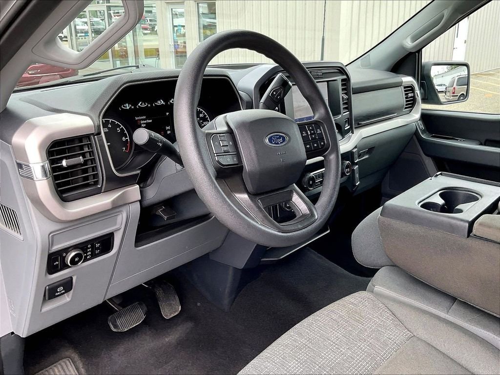 Used 2023 Silver Ford XLT image 8