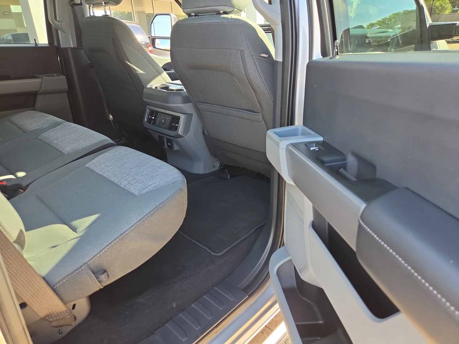 Used 2024 Silver Ford XLT image 25