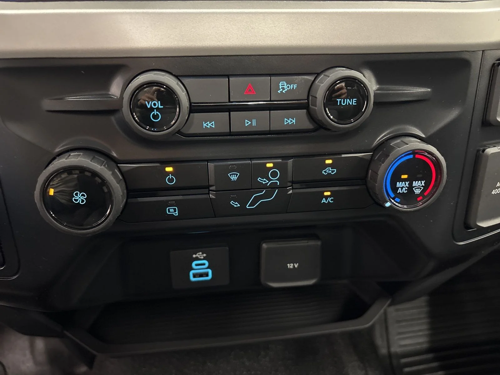New 2026 Oxford White Ford F-350® XL image 18