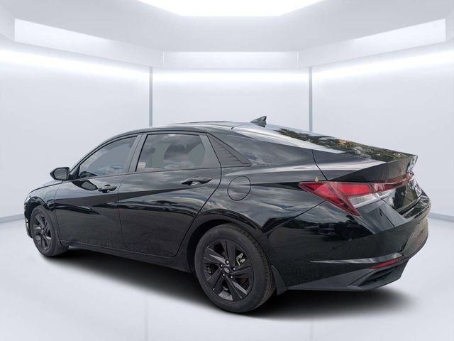 Used 2022 Black Hyundai SEL image 5