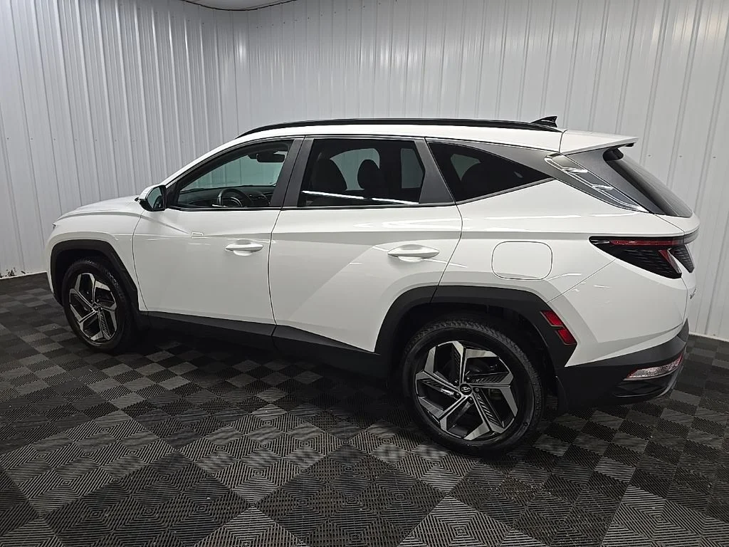 Used 2023 White Pearl Hyundai SEL image 4