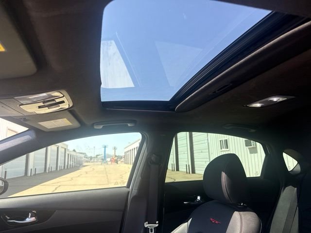 Used 2023 White Kia GT image 3