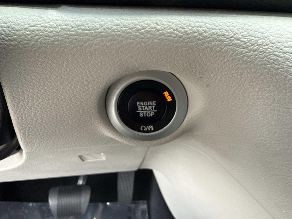 Used 2022 Red Chrysler Touring L image 36