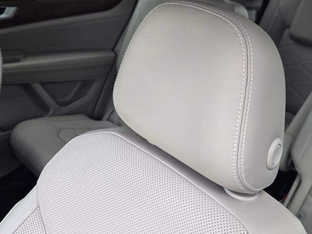 Used 2024  Volkswagen 2.0T SE w/Technology image 14