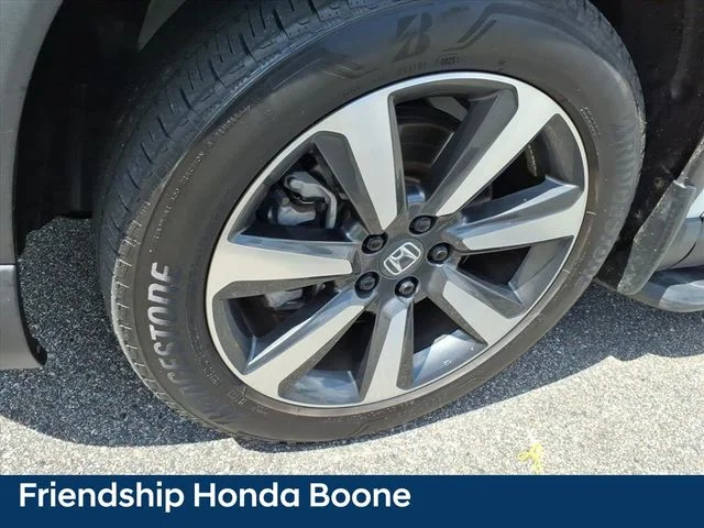 Used 2025 White Honda Touring image 4