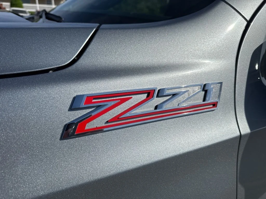 Used 2025 Gray Chevrolet Z71 image 36