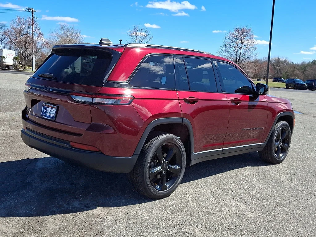 Used 2023 Velvet Red Pearlcoat Jeep Altitude image 12