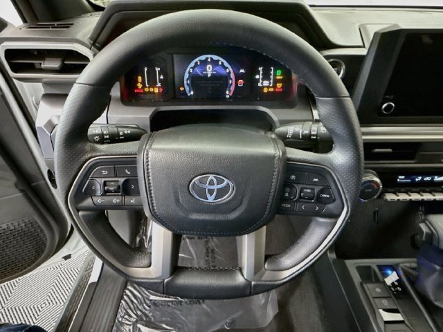 Used 2025 White Toyota SR5 image 11