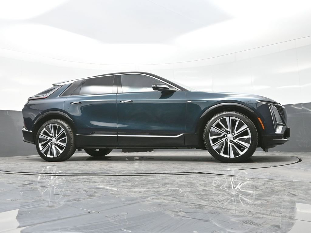 2025 Cadillac LYRIQ Luxury 3 - Photo 24