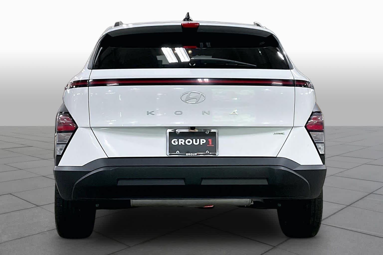 Used 2024 Atlas White Hyundai SEL image 5