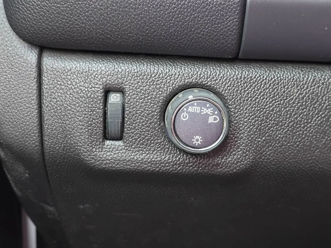 Used 2022 Summit White Chevrolet LT image 23