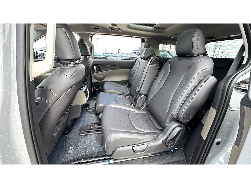 New 2026 Ceramic Silver Kia SX image 25