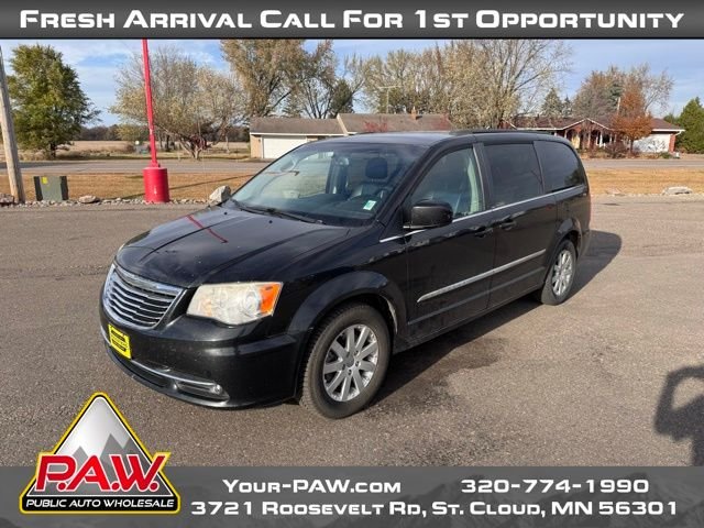2014 Chrysler Town & Country Touring photo 2