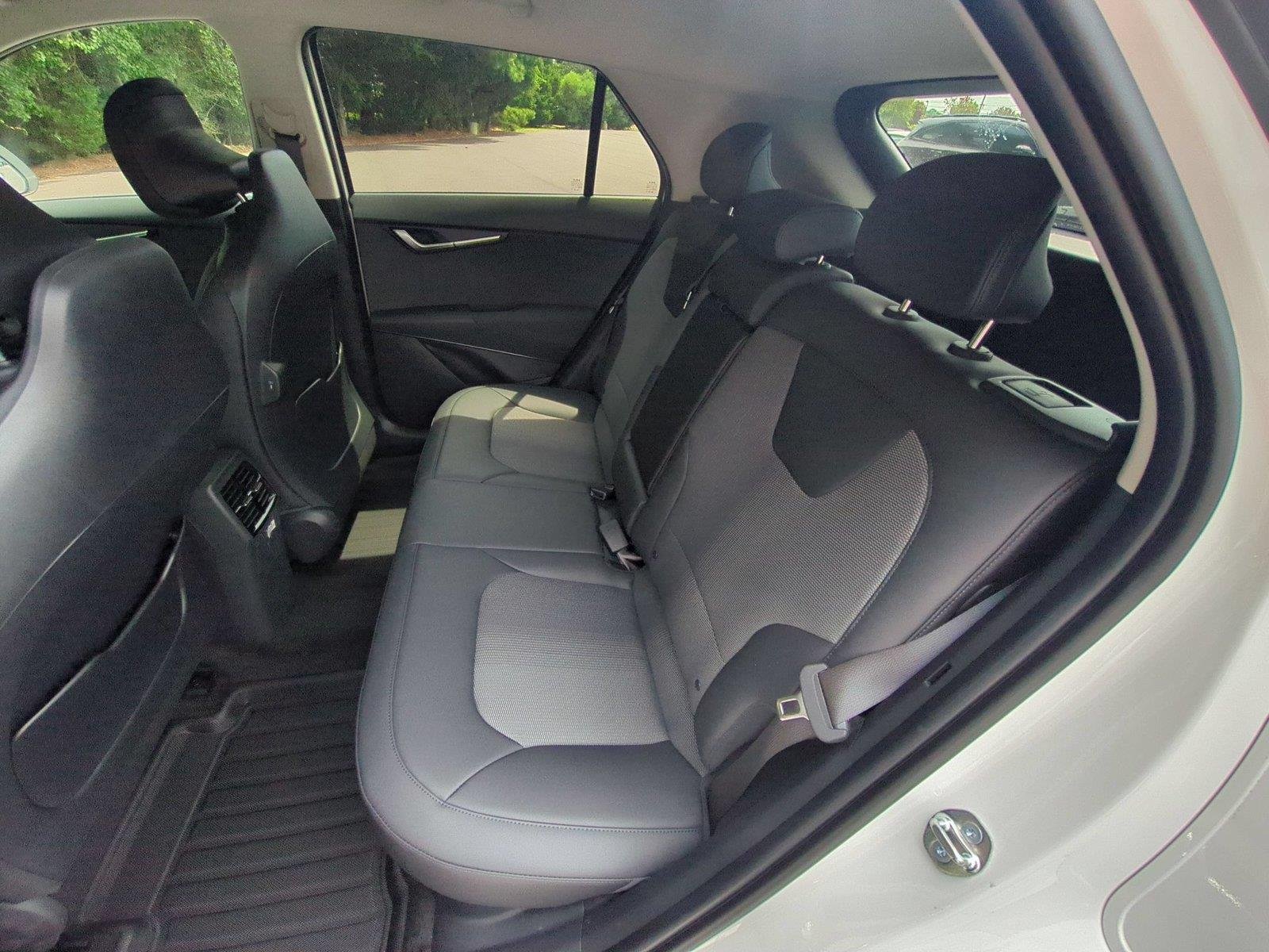 New 2026 Snow White Pearl Kia EX image 33