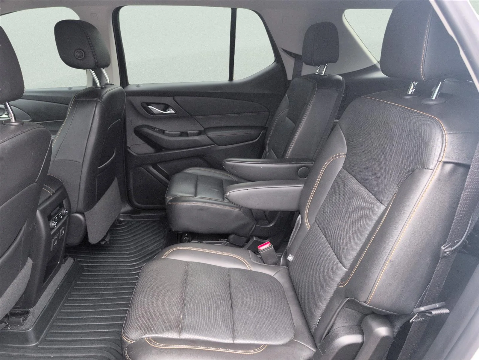 Used 2021 Iridescent Pearl Tricoat Chevrolet Premier image 34