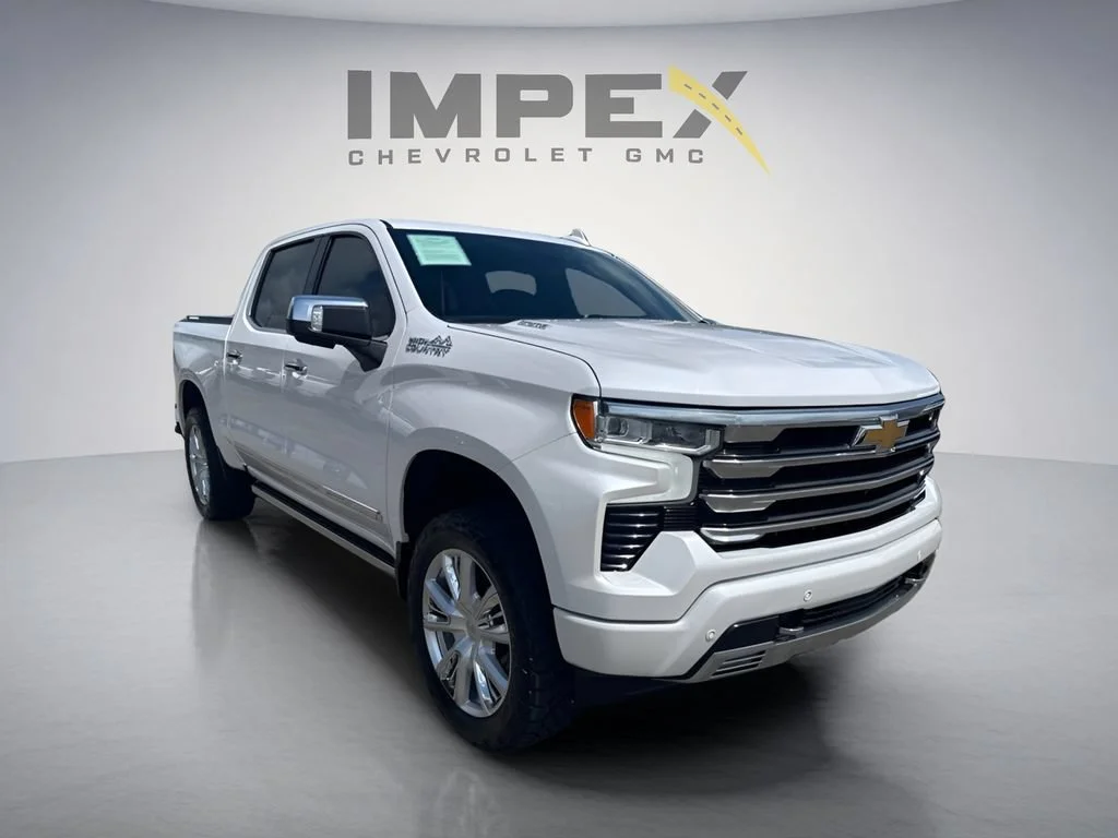 Used 2023 Iridescent Pearl Tricoat Chevrolet High Country image 5