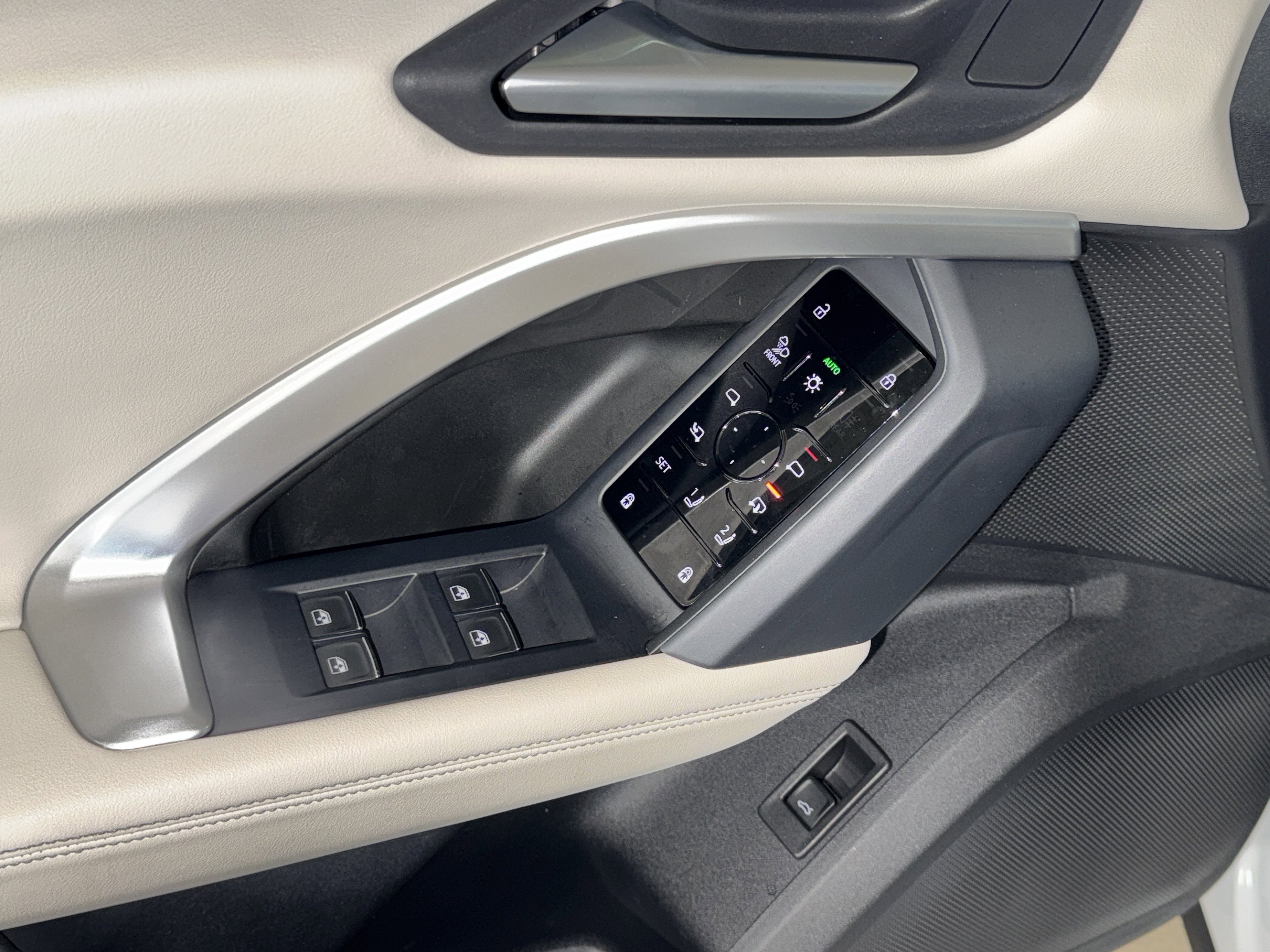 Used 2025 Arkona White Audi Prestige image 18