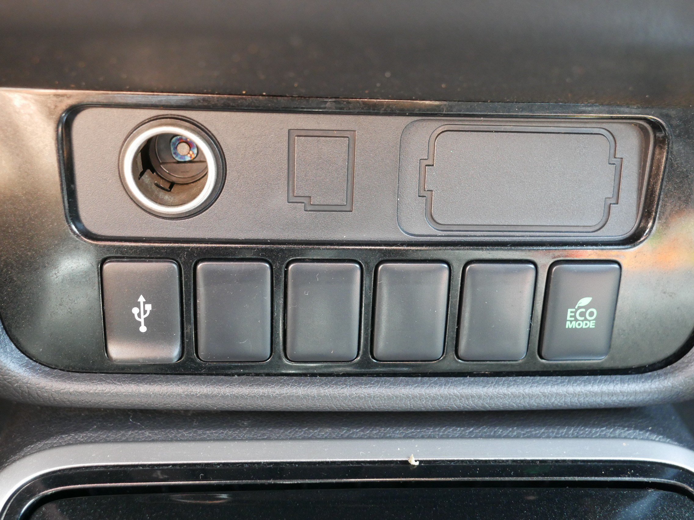 Used 2020 Alloy Silver Metallic Mitsubishi ES image 33