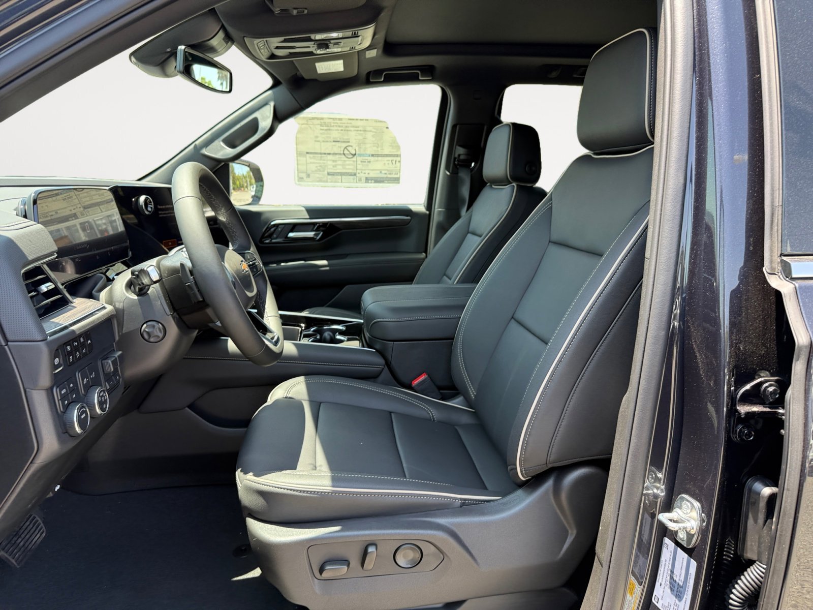 Used 2025 Dark Ash Metallic Chevrolet Premier image 10