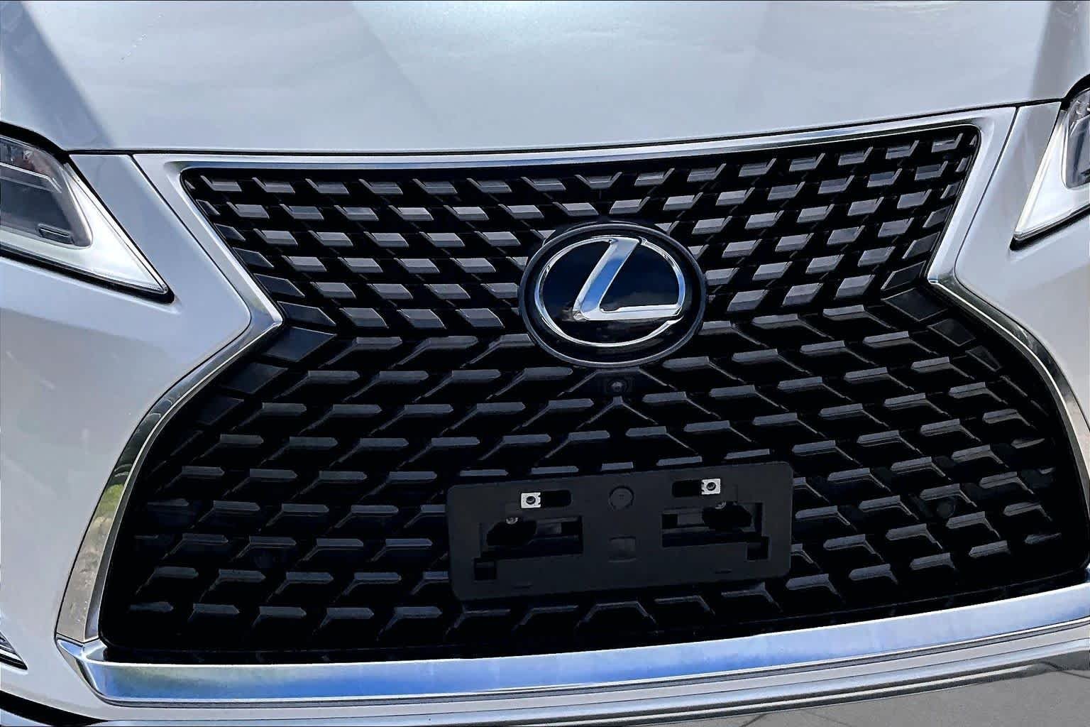 Used 2022 Eminent White Pearl Lexus  image 30