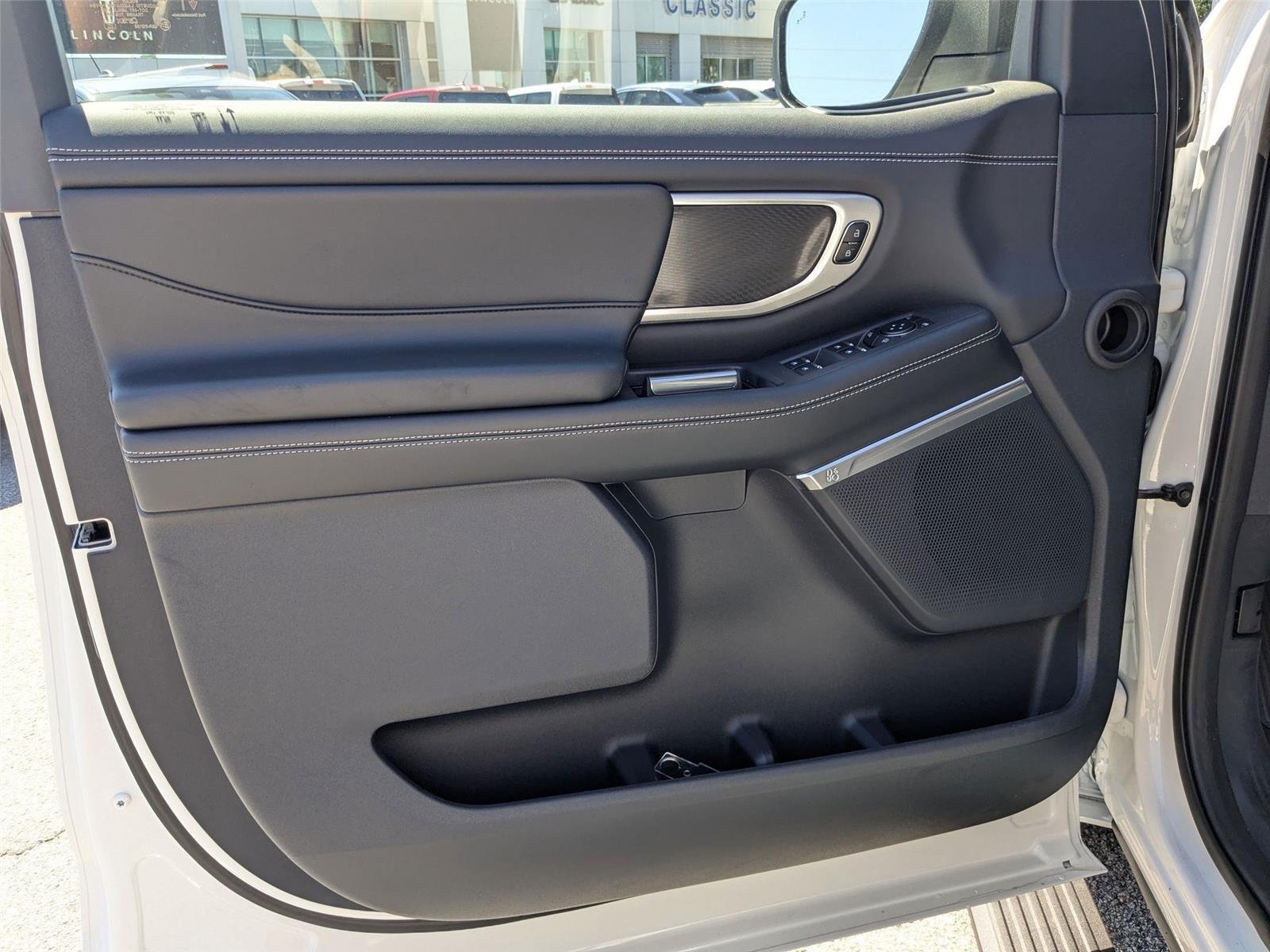 New 2026 Star White Metallic Tri-Coat Ford Platinum® image 11