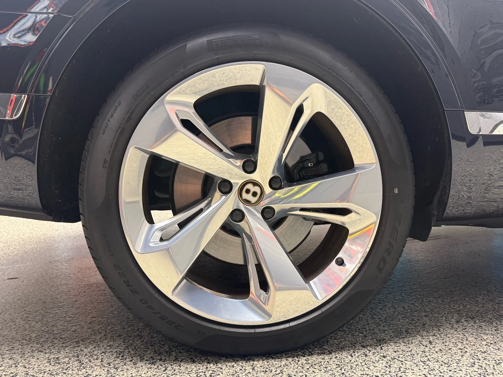 Used 2019 Dk. Blue Bentley V8 image 39