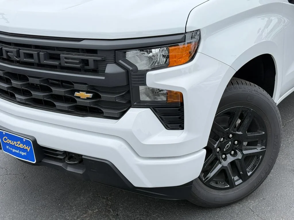 New 2026 Summit White Chevrolet Custom image 3