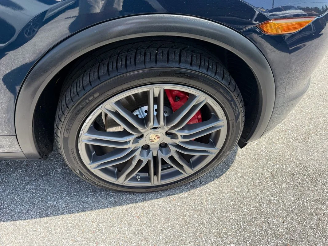 Used 2012  Porsche Turbo image 6