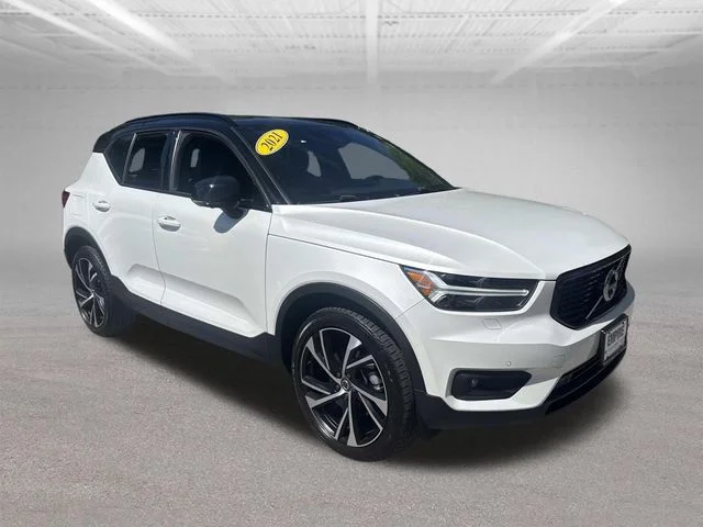 Used 2021 White Volvo R-Design image 4