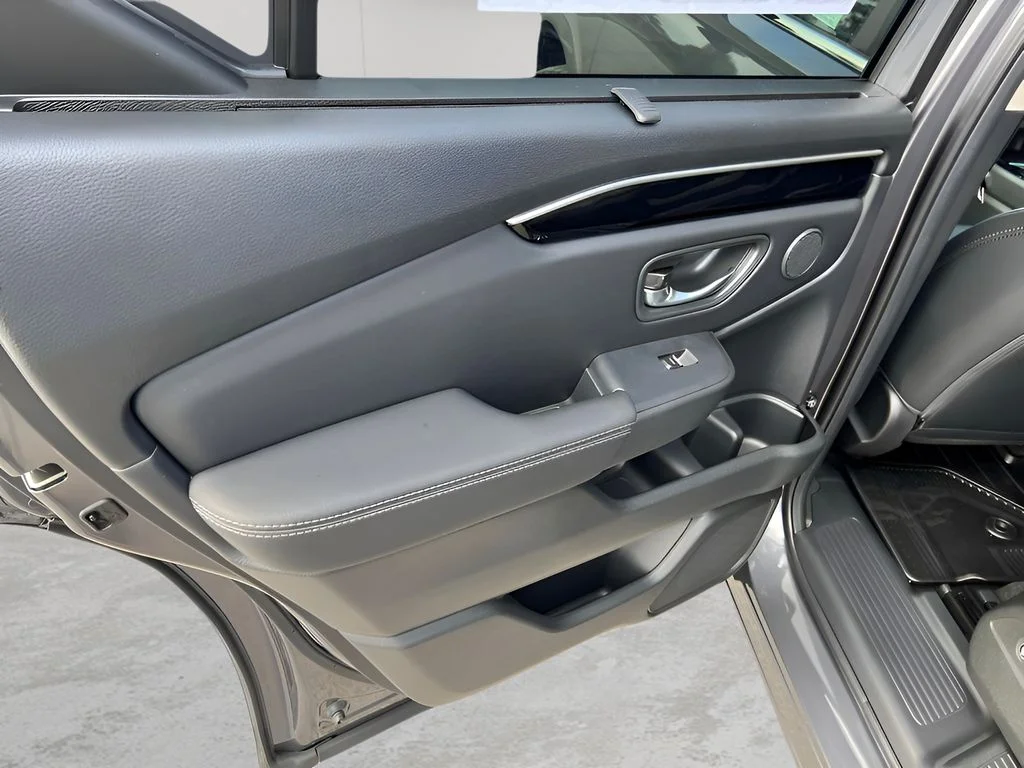 Used 2025 Modern Steel Metallic Honda EX-L image 10