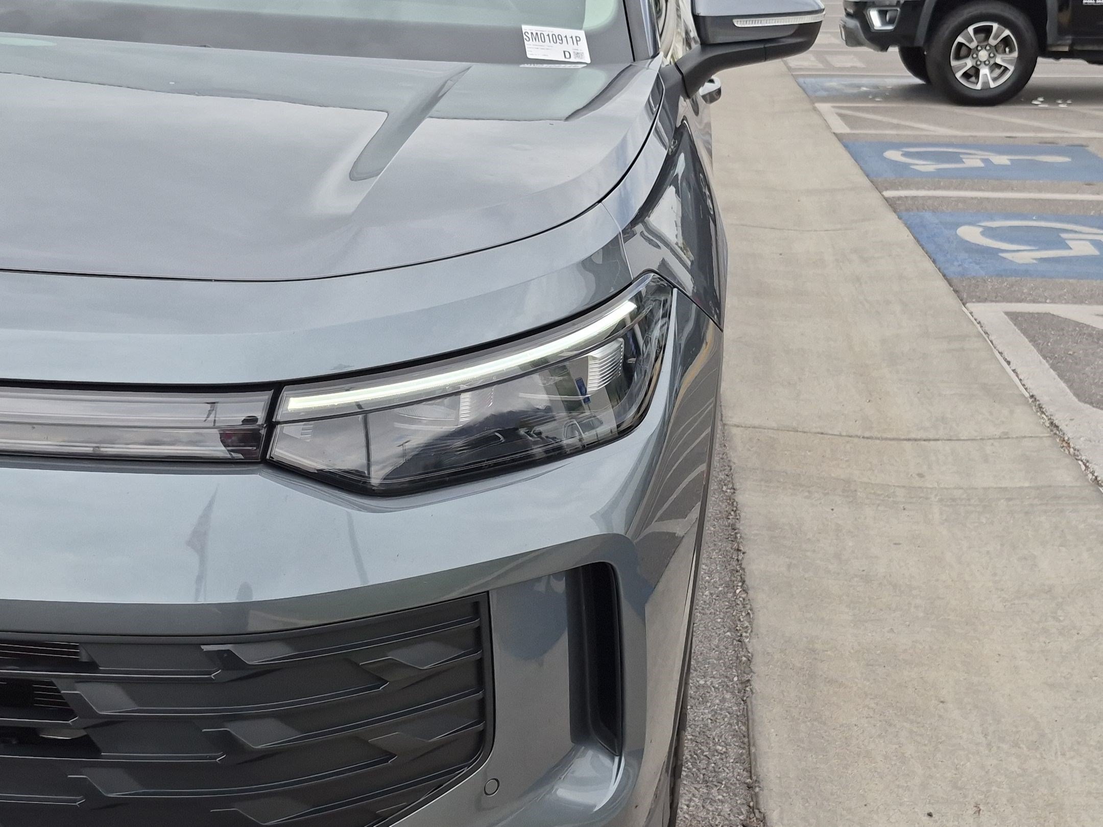 Used 2025 Platinum Gray Metallic Volkswagen SE image 11