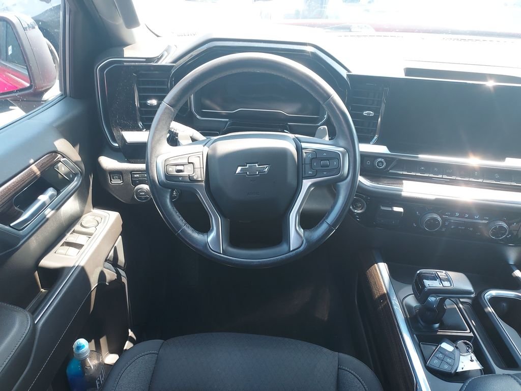 Used 2022 Red Chevrolet RST image 16