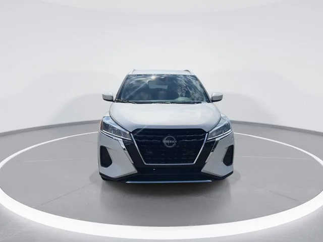 Used 2024 White Nissan SV image 3