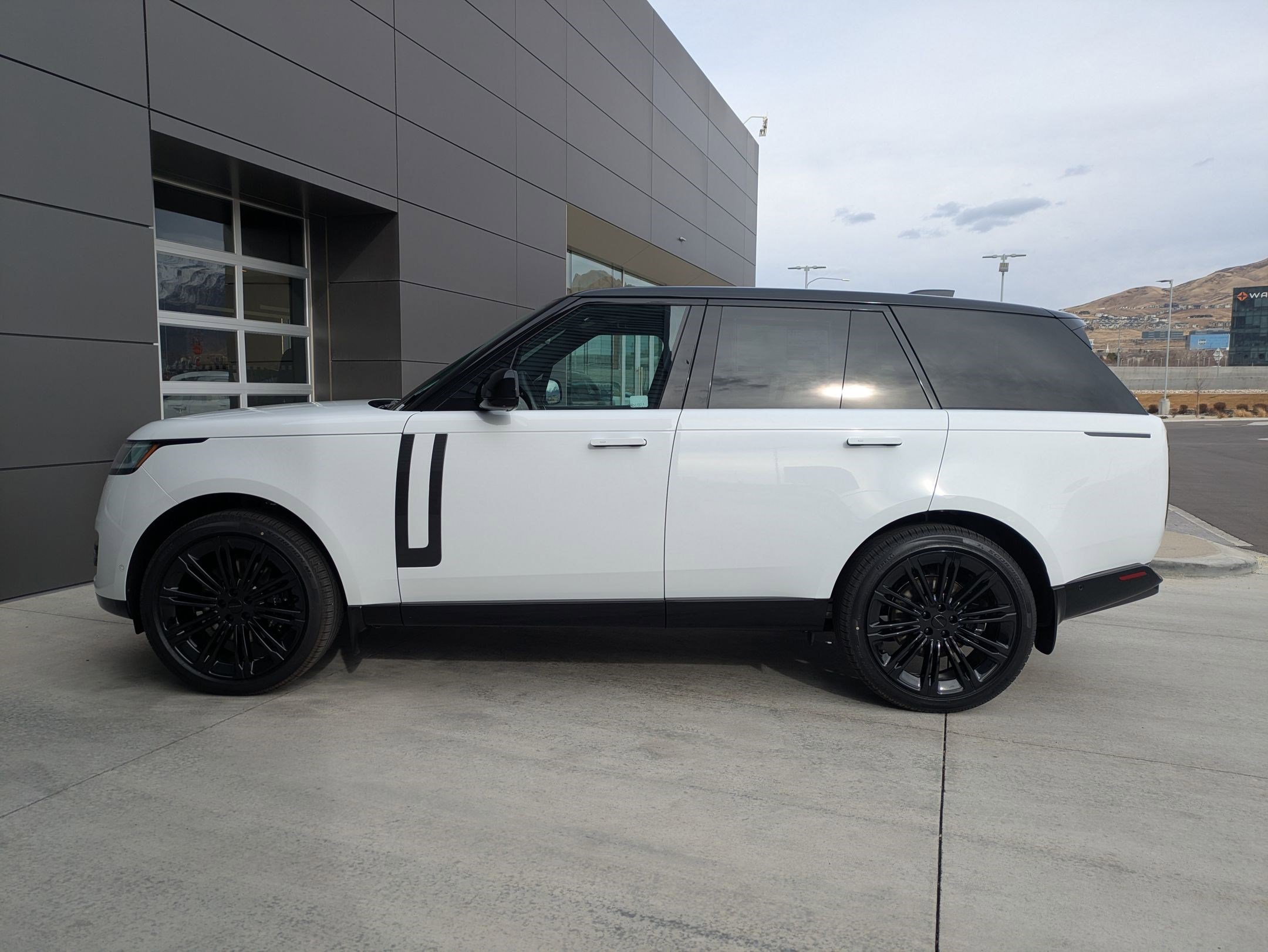 2026 Land Rover Range Rover SE - Photo 9