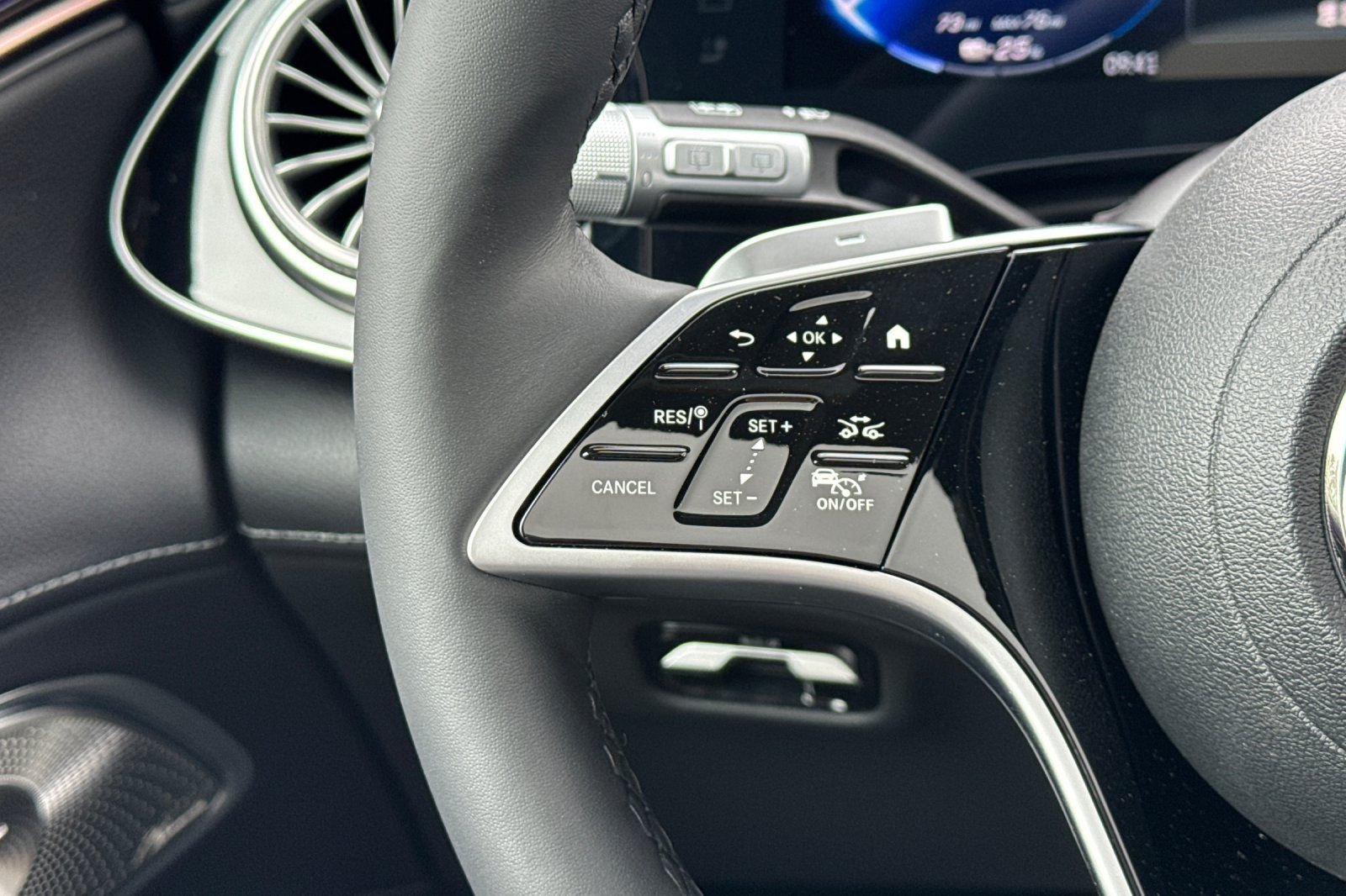 New 2026 Black Mercedes-Benz 400 image 29