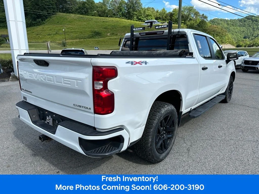 Used 2023  Chevrolet Custom image 5