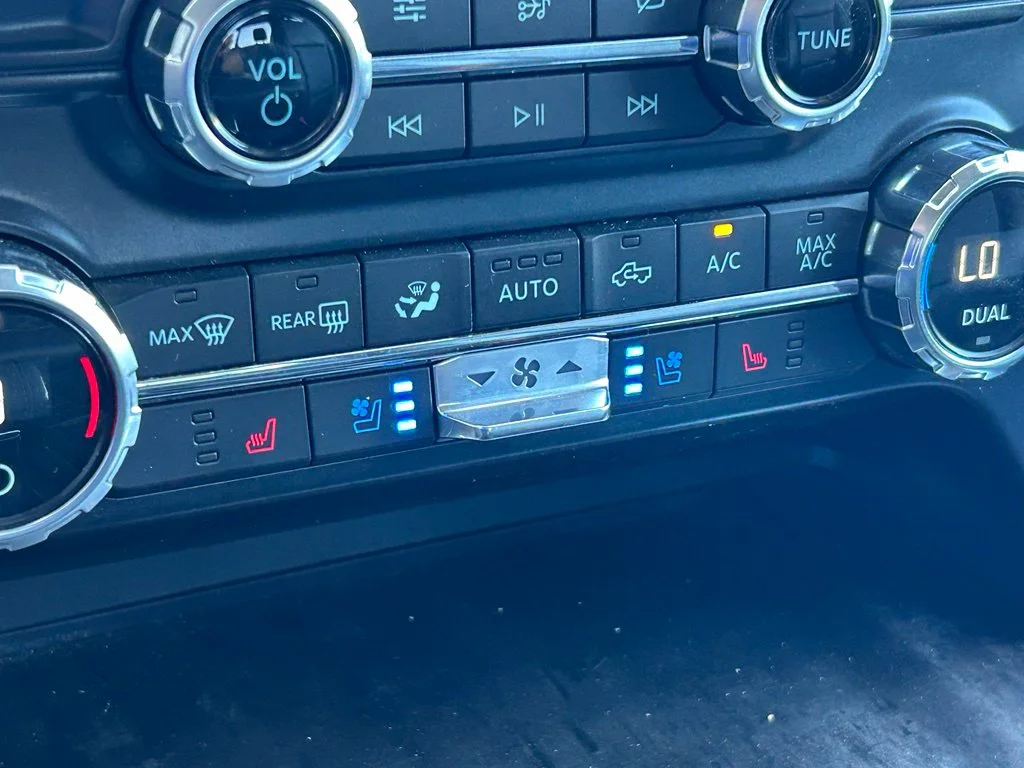 Used 2021 White Ford Lariat image 31