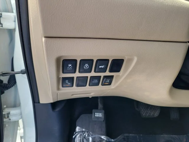 Used 2019 White Nissan Platinum image 22