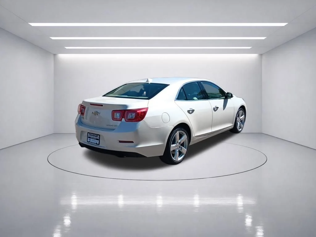 Used 2013 White Diamond Tricoat Chevrolet LTZ image 7